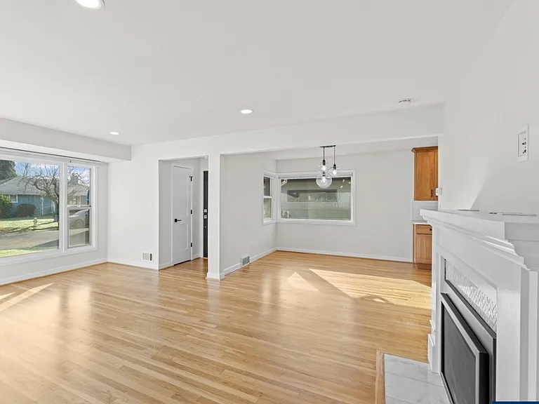 1093 Icel Ct NE #A — Photo 3