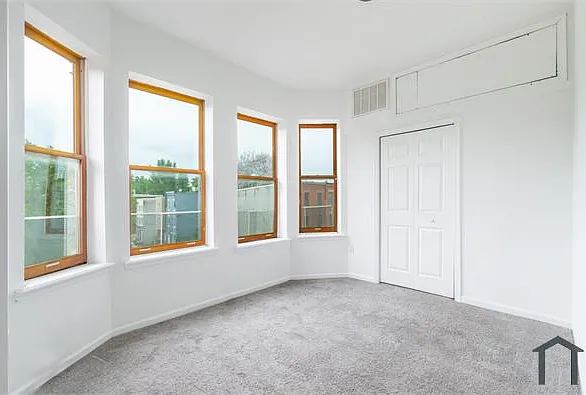 3 bed, 810 sqft, $1,595 — Photo 3