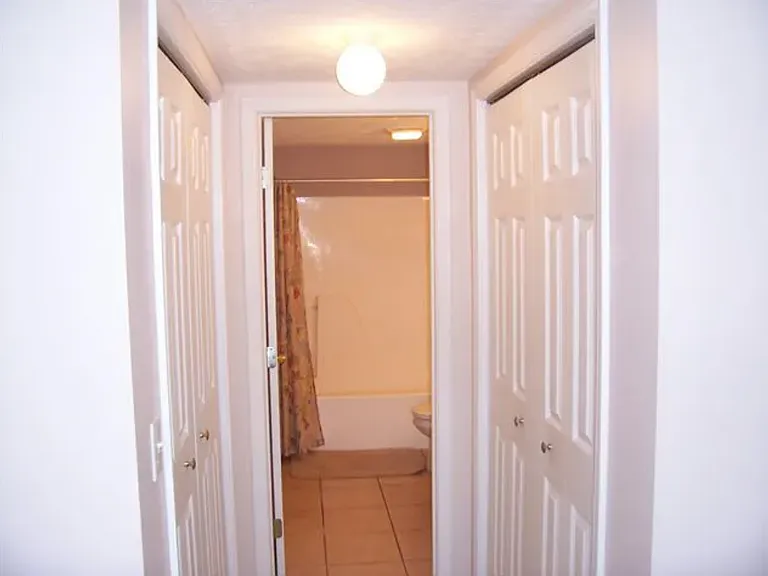 60 Oak Park Rd — Photo 7