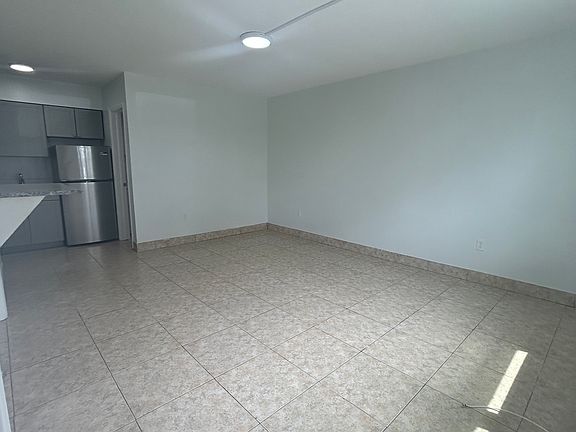 2nd image of 7511 Venetian St #6