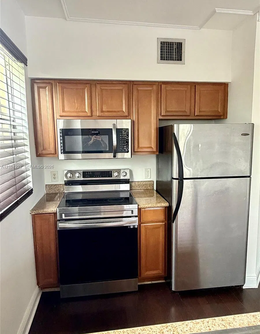 The Manor Condo — Photo 2