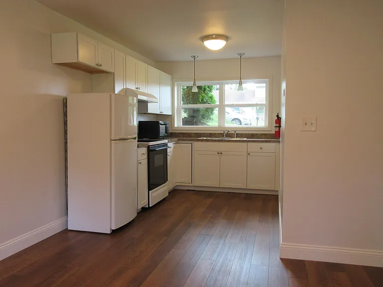 1609 Hawthorn Dr #2 — Photo 1