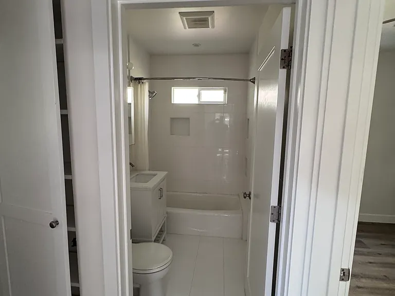 634 E Fairview Blvd — Photo 1