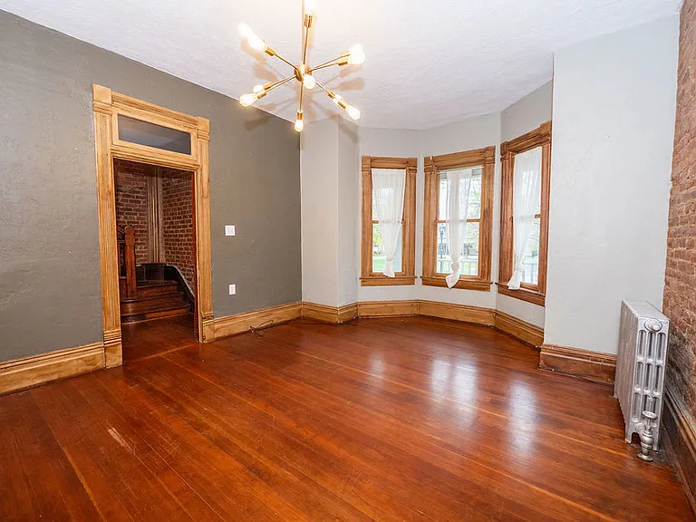 2660 Jefferson Ave — Photo 4