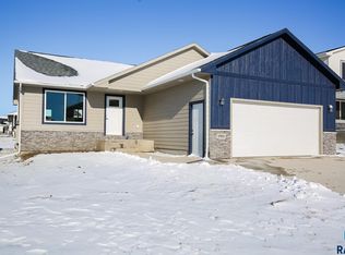 1904 E 70th St N, Sioux Falls, SD 57104