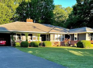 636 Eisenhower St, Yadkinville, NC 27055