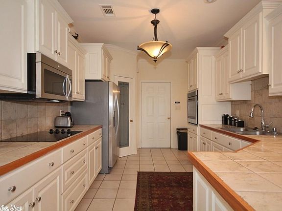 4th image of 2819 Woodsgate Dr