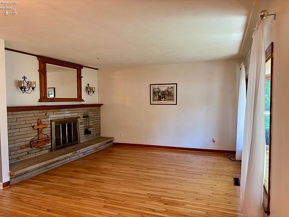 3rd image of 1938 Glen Springs Dr