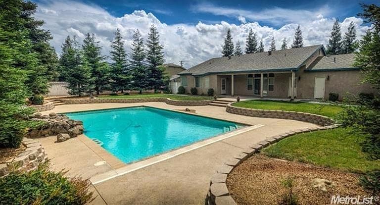 2nd image of 1048 Kylie Pl