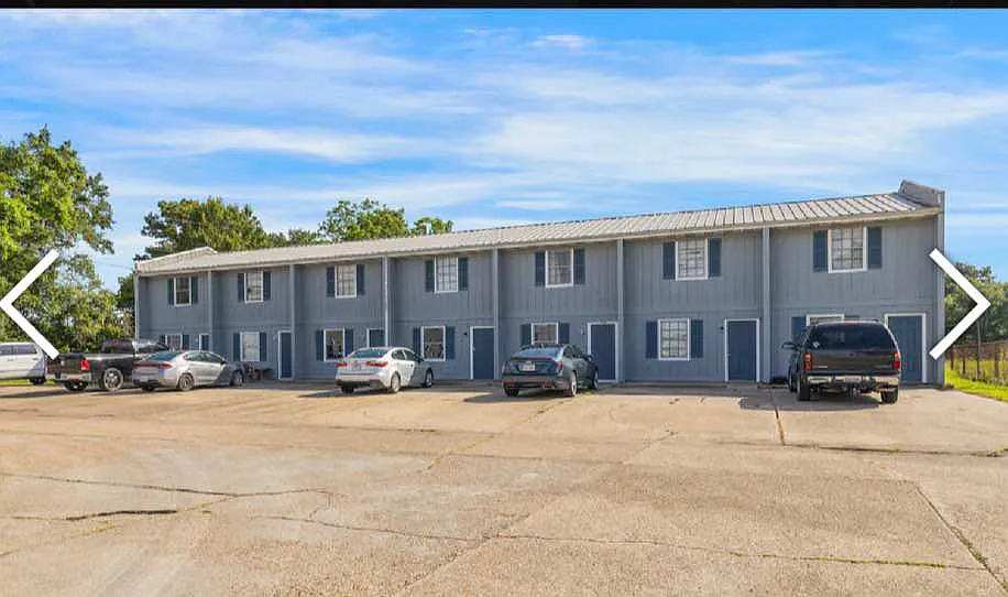 2 bed, 1.5 bath, 840 sqft, $895 — Photo 1