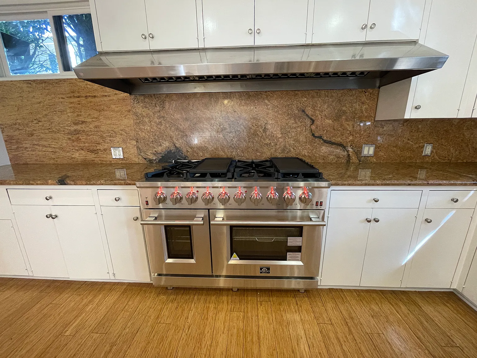2 bed, 2.5 bath, 1250 sqft, $5,500 — Photo 4