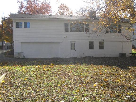 3rd image of 621 Pleasant Valley Dr
