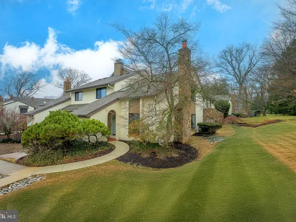 36 Oak Knoll Dr, Berwyn, PA 19312