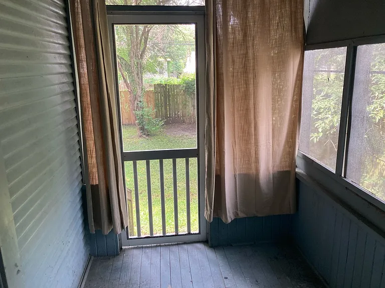 421 Rutherford St — Photo 40