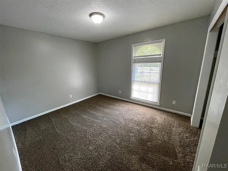 3925 Strathmore Dr — Photo 14