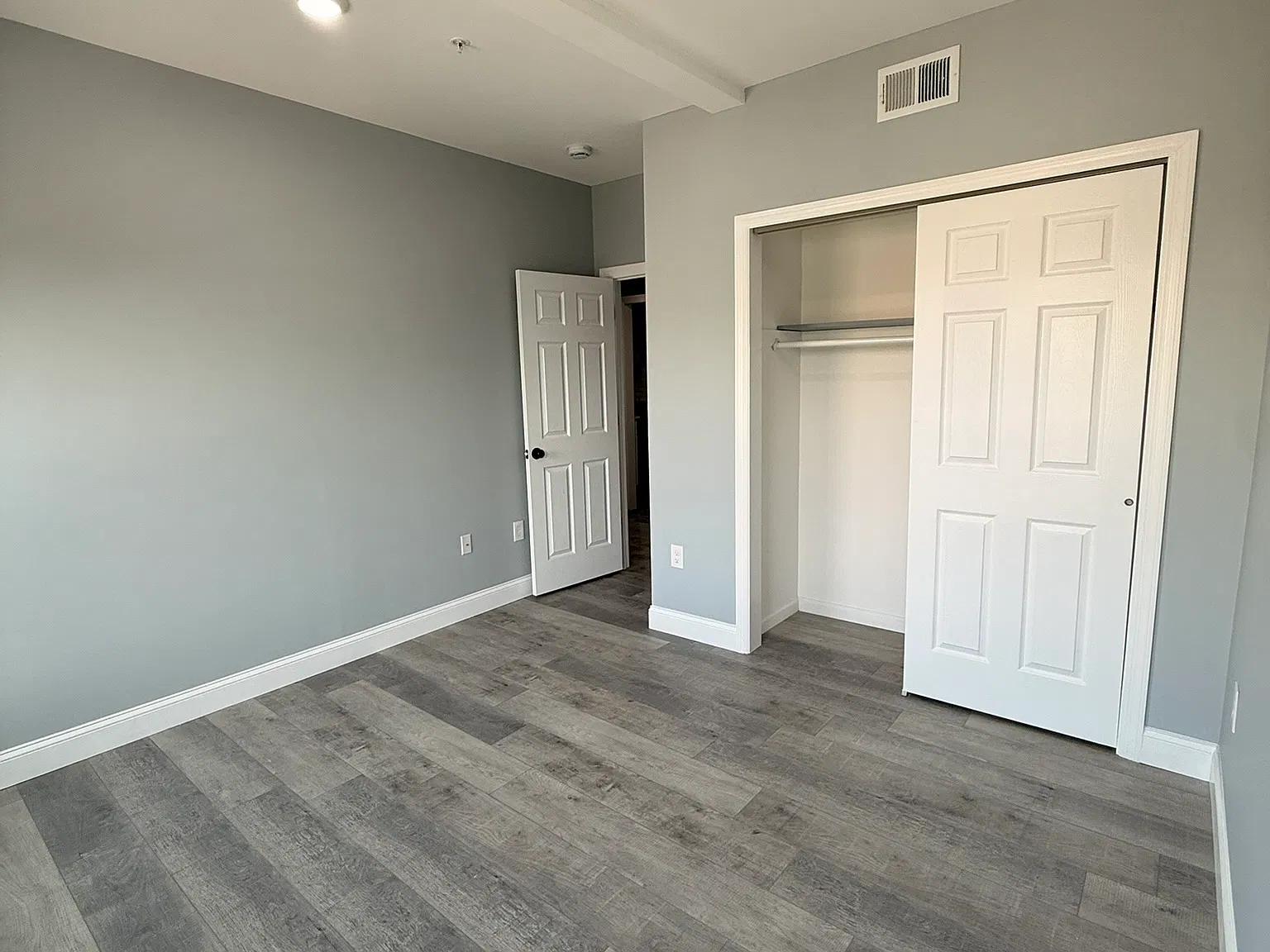 4 bed, $3,300 — Photo 2