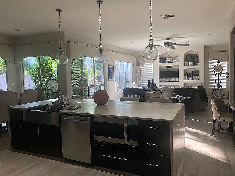 1st image of 3001 E Comstock Dr