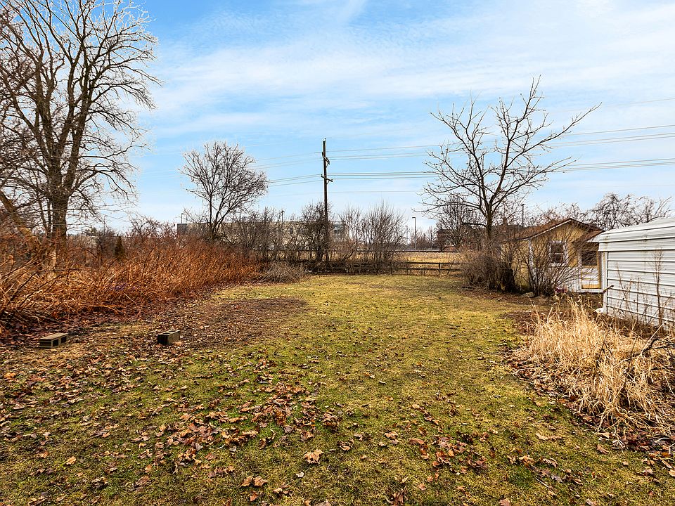 2nd image of 2030 E Devon Ave