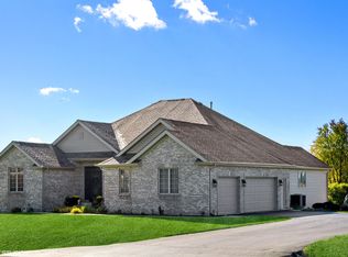 7139 Hawthorne Ridge Dr, Roscoe, IL 61073