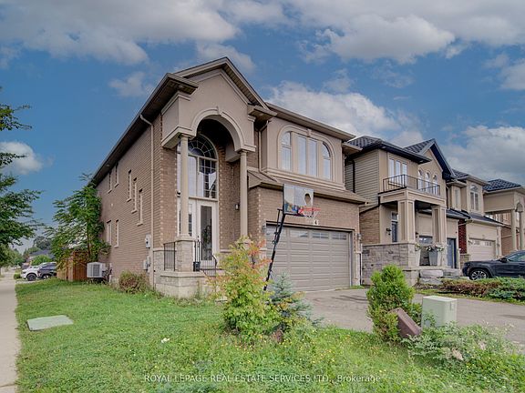 2nd image of 4 Chartwell Cir S