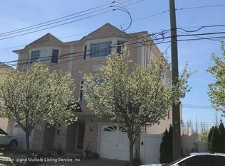 70 Ambassador Ln, Staten Island, NY 10309