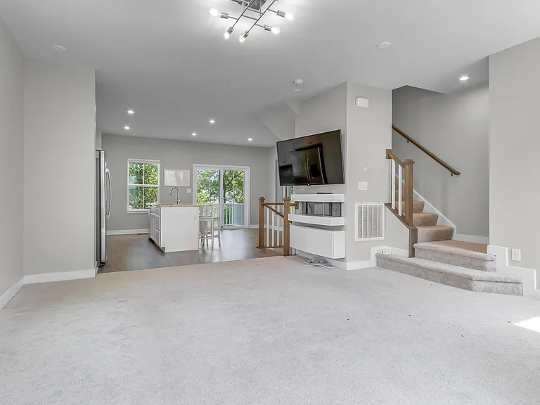 446 Westport St — Photo 16