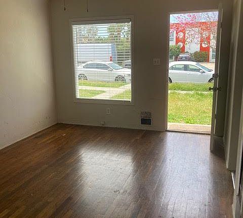 3rd image of 4866 Saratoga Ave
