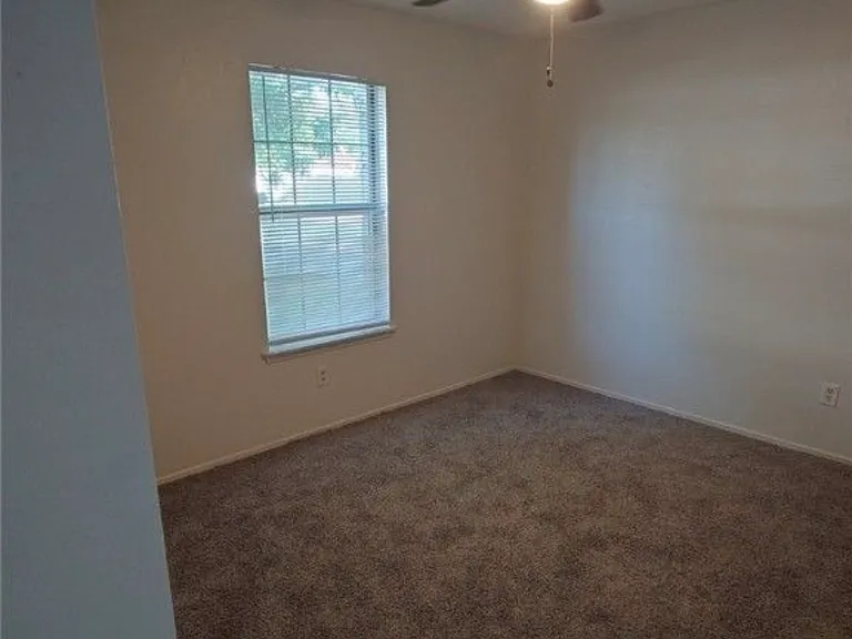 2506 Grasslands Dr — Photo 5