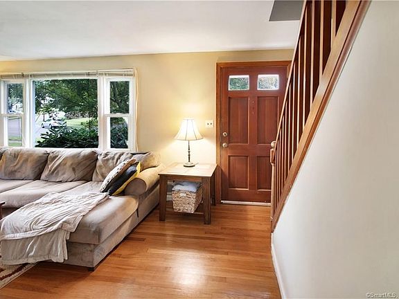 5th image of 161 Knob Hill Dr