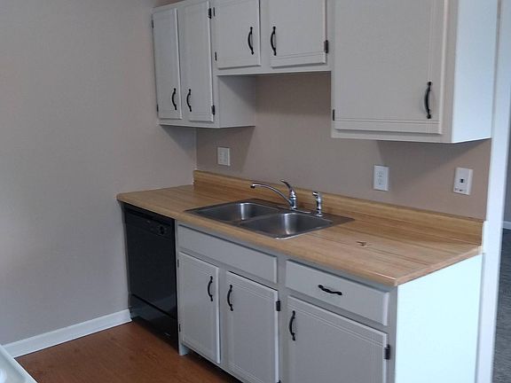 3rd image of 3760 Camelot Dr APT 4