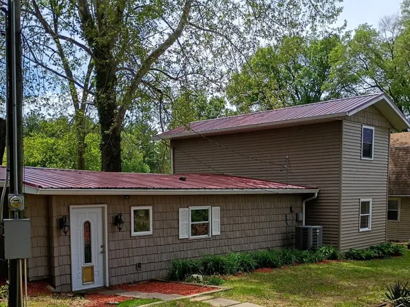 15 Lake Warren Dr, Monmouth, IL 61462