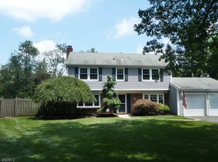 10 Iris Ct, Somerset, NJ 08873