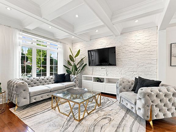 5th image of 134 Sandringham Dr