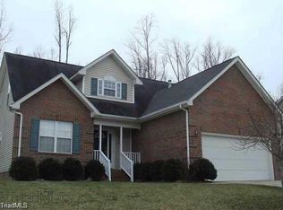 4206 Clovelly Dr, Greensboro, NC 27406