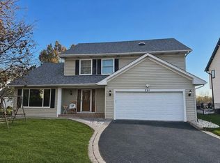 221 Windsor Dr, Bartlett, IL 60103
