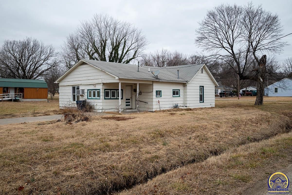 283 Main St, Osage City, KS 66523 Zillow