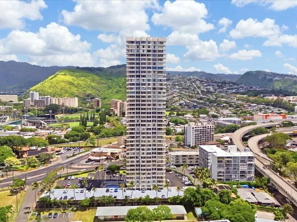 2825 S King St APT 201, Honolulu, HI 96826
