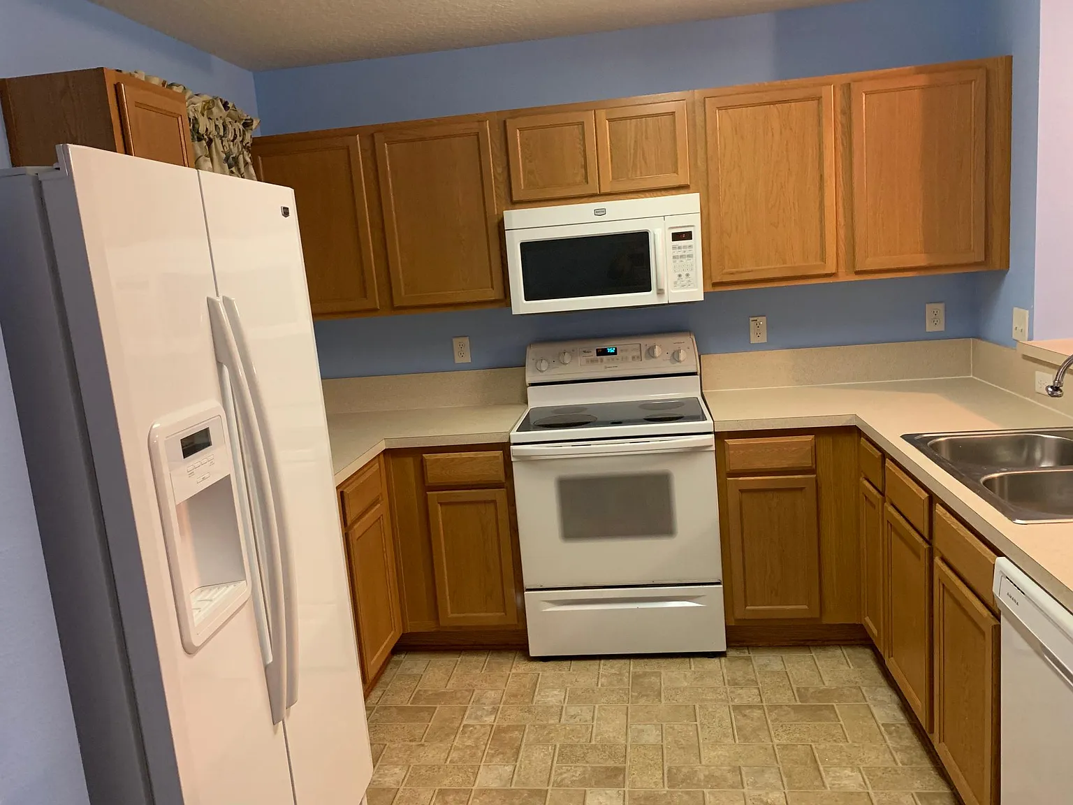 187 Crete Ct — Photo 2