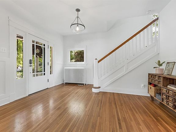 4th image of 417 Summit Ave