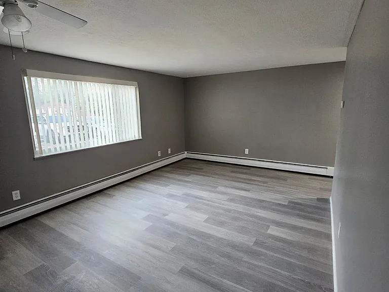 Foster Garden Apartments — Photo 12