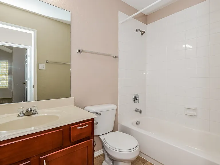 906 Oak Hollow Ln — Photo 14