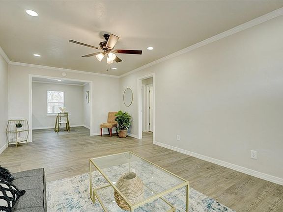 3rd image of 745 SW 49th St