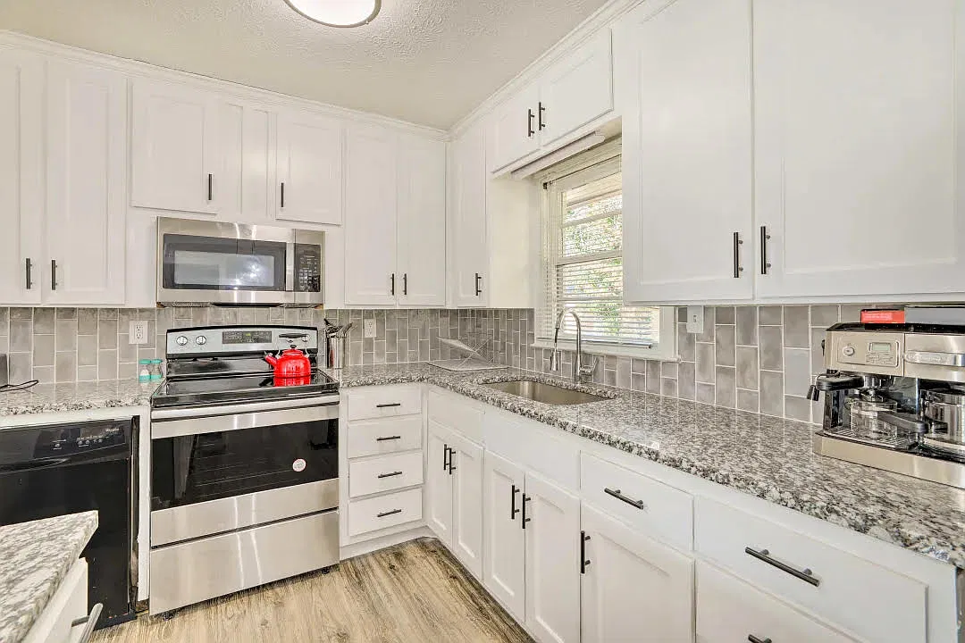 3 bed, 1100 sqft, $2,199 — Photo 4