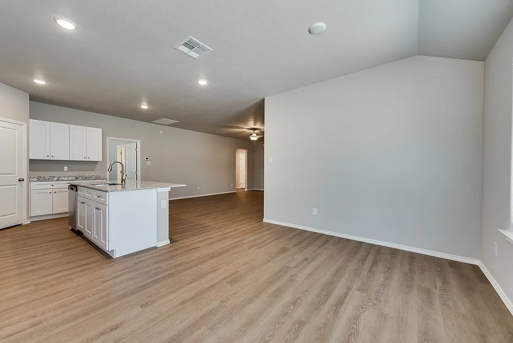 3 bed, 2.0 bath, 1616 sqft, $2,750 — Photo 3