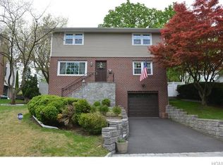 30 Dale Rd, Eastchester, NY 10709