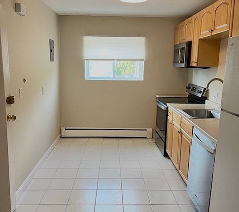 5th image of 22 Westgate Rd APT 3