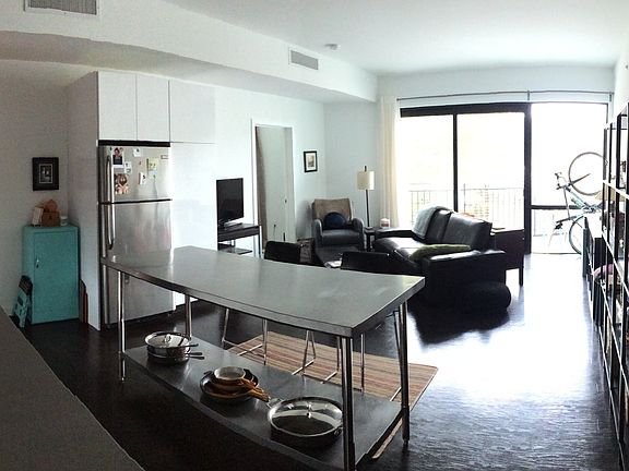 2nd image of 2440 S Kinnickinnic Ave APT 201