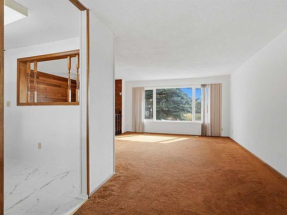5th image of 3214 E 57th Ave