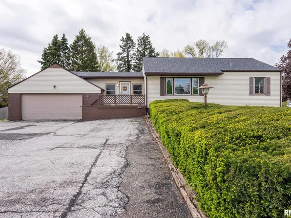 1375 W Kimberly Rd, Davenport, IA 52806