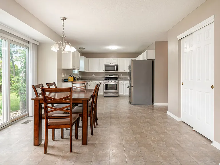 8607 Clover Glade Dr — Photo 19